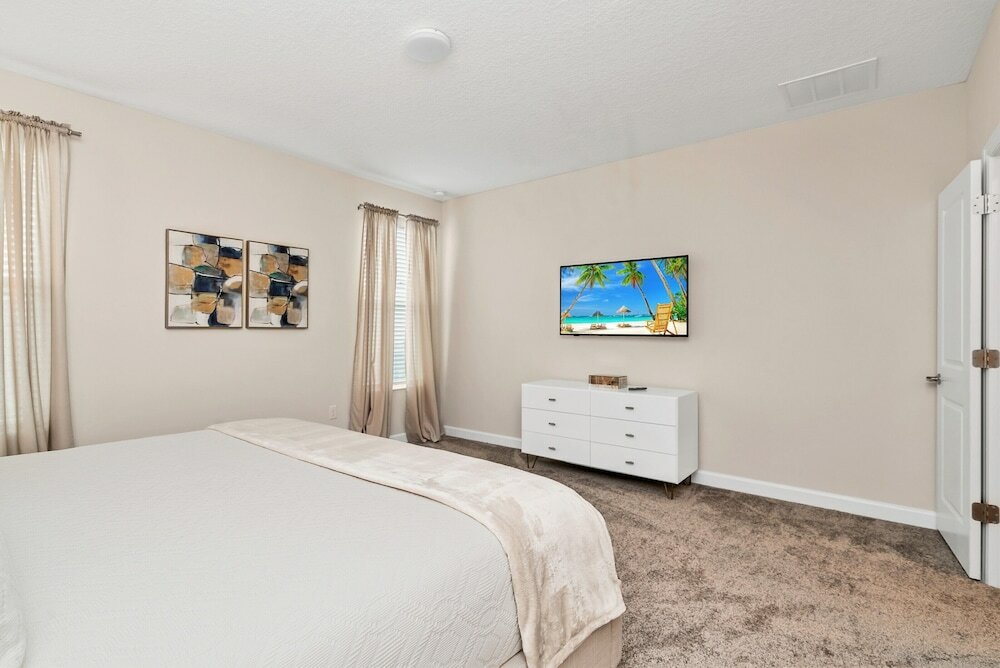 Фото Edgy, Modern 6 Bed 5 Bath