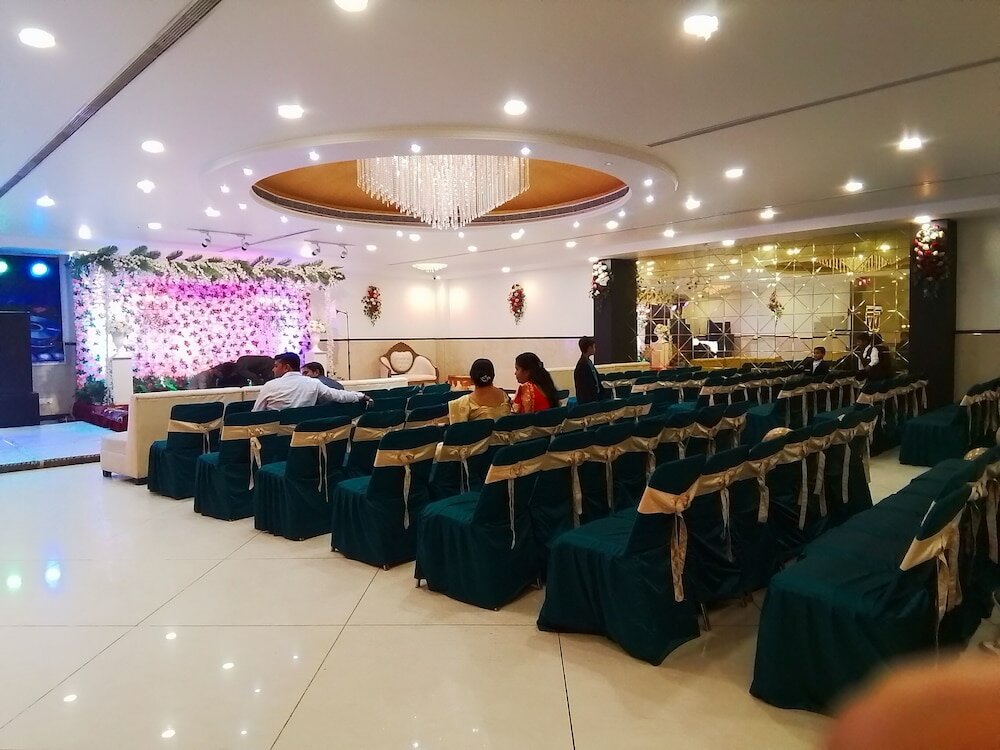 Фото Hotel Vibharaj Palace