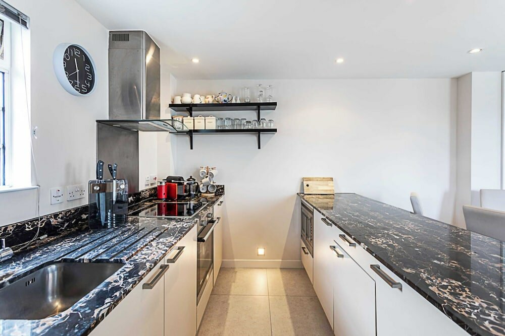 Фото Luxury and Modern Bayswater Apartment