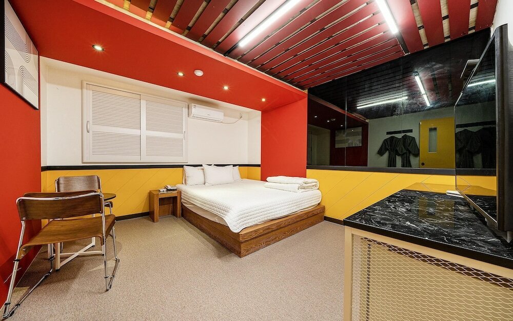 Фото Busan Daeyeondong Hotel With