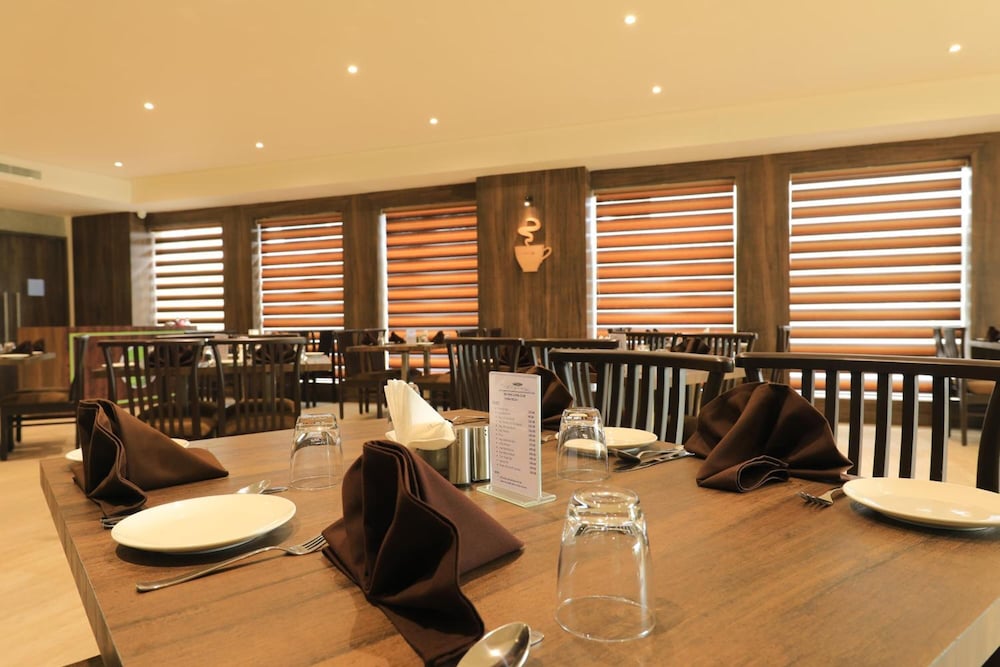 Фото Отель The Byke Suraj Club