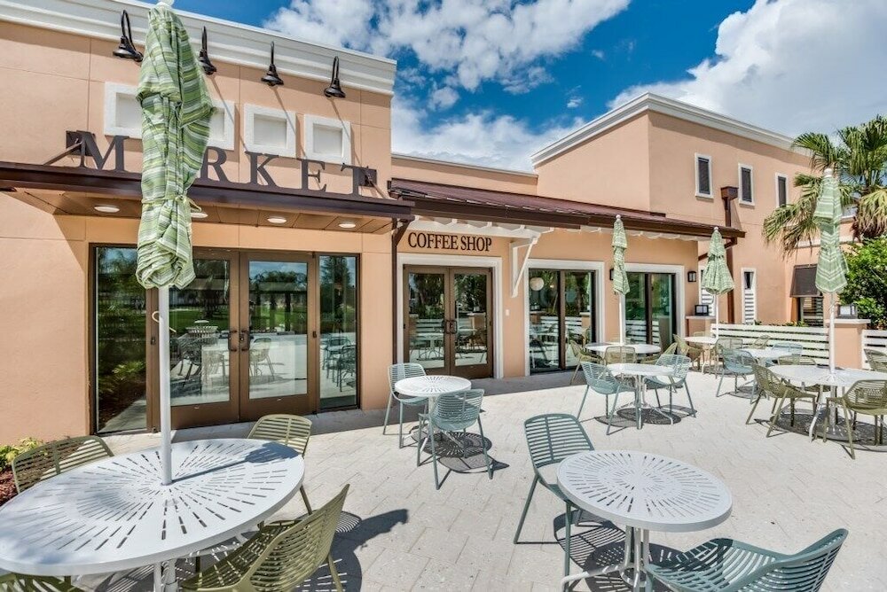 Фото Spectacular 6 Bedroom 5 Bathroom House