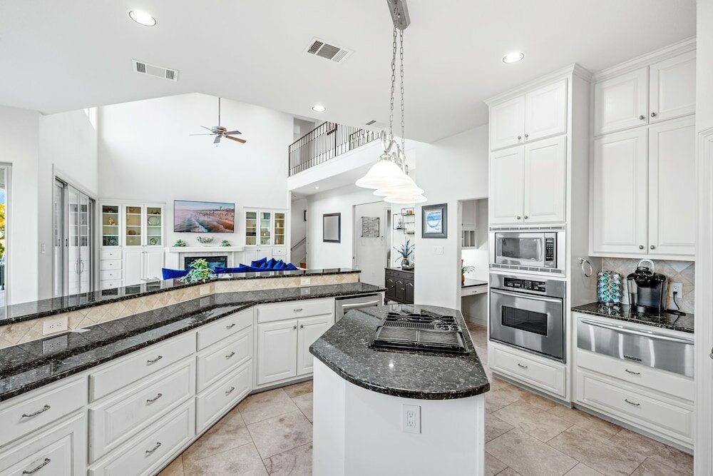 Фото Hillside Infinity Pool Retreat