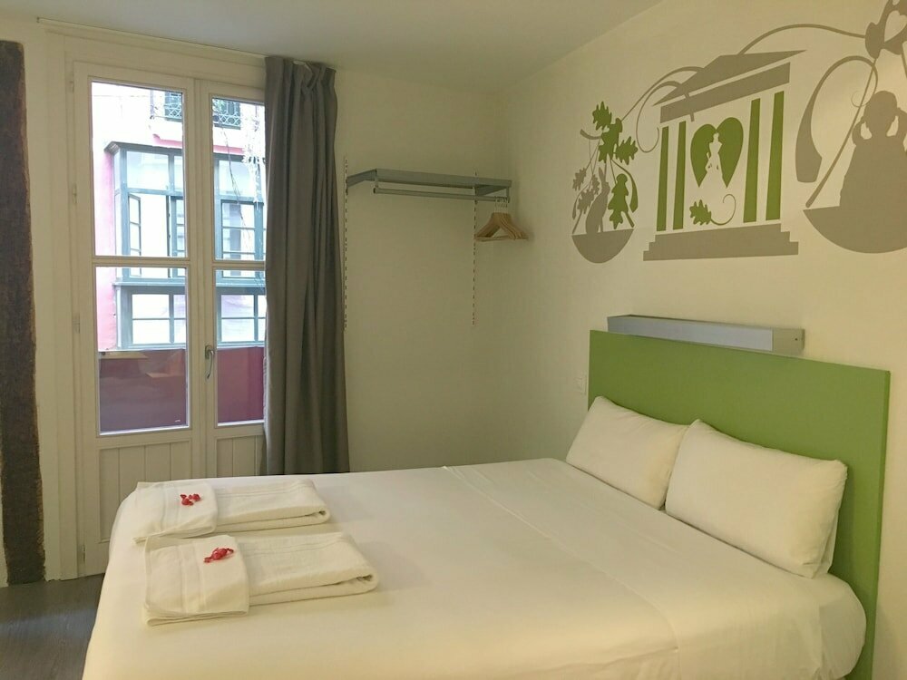 Hotel Pensión AliciaZzz Bed & Breakfast, Bilbao, photo