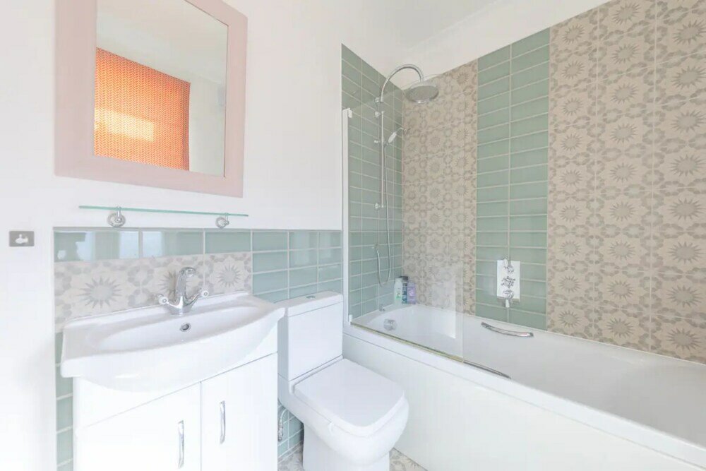 Фото Charming 4bd House With Private Garden - Tooting