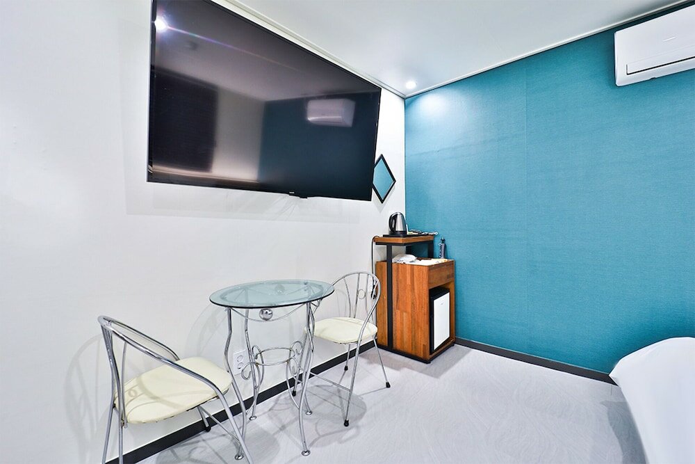 Фото Calm Rest Hotel