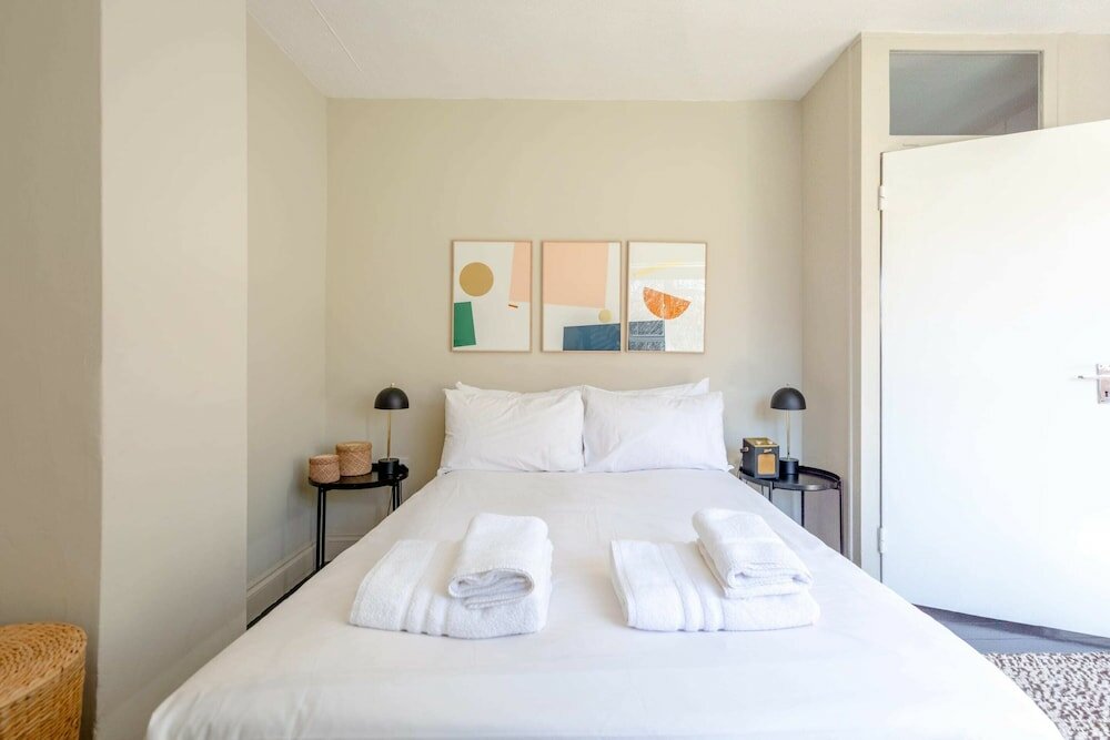 Фото Lovely 2bd House With Garden - Islington