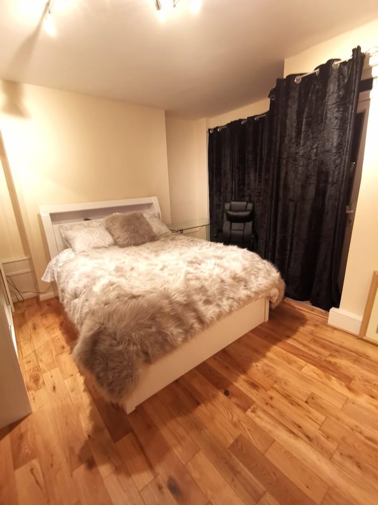 Фото Umbrella Properties Woolwich London