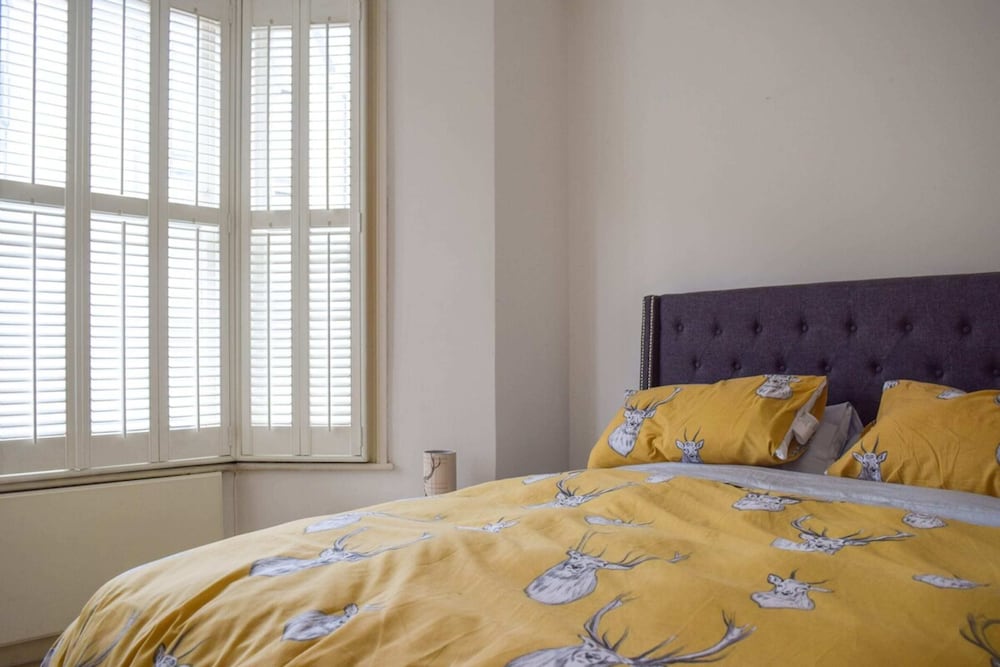 Фото Pleasant, Intimate Flat With Backyard in Battersea