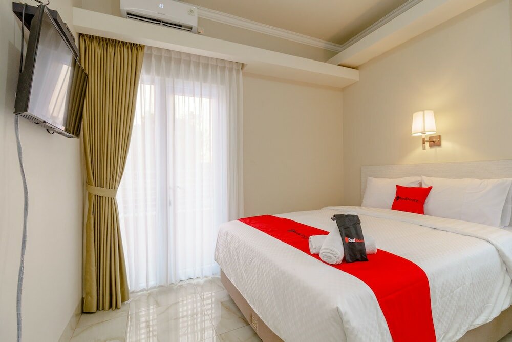 Фото RedDoorz near Taman Makam Pahlawan Cikutra