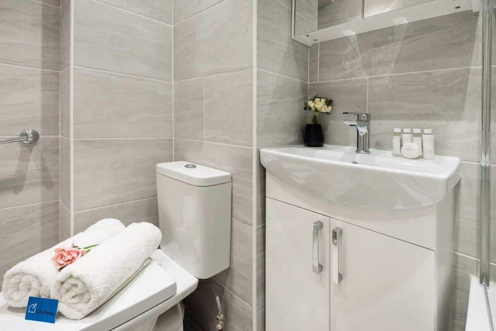 Фото Earl's Court Ongar Road Apartments by Flying Butler