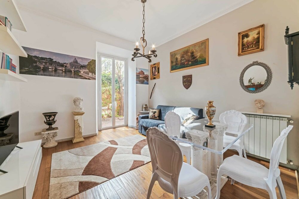 Фото Bright and Spacious Philbeach Garden Apartment