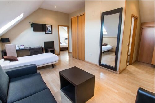 Гостиница Hotel Suites Feria de Madrid в Мадриде