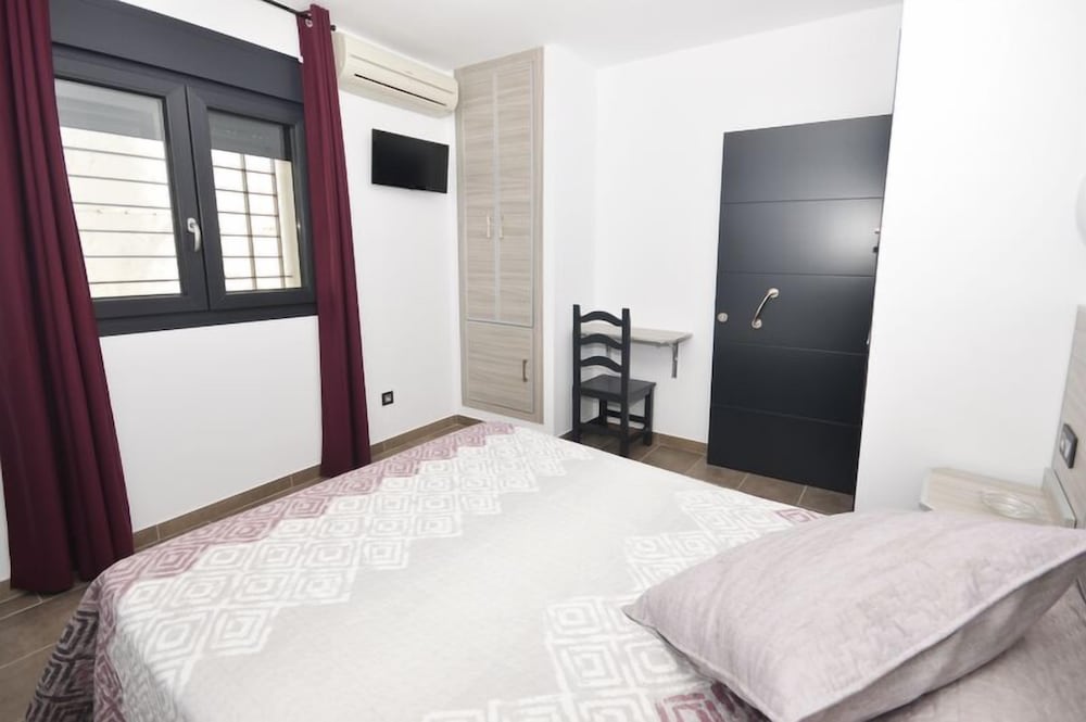 Фото Hostal Maria Jose