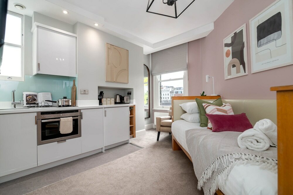 Фото 5 Doughty Street