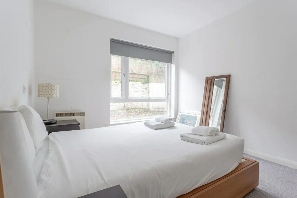 Фото Spacious 1 Bed Apartment Near Shoreditch Park