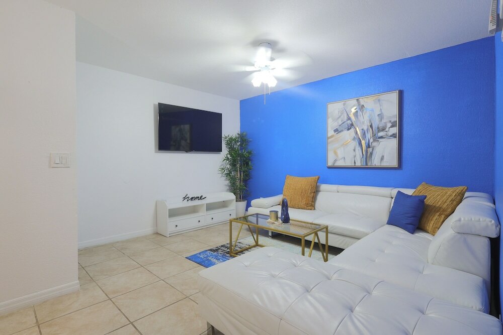 Фото Saint Joseph Suites Down Town Tampa