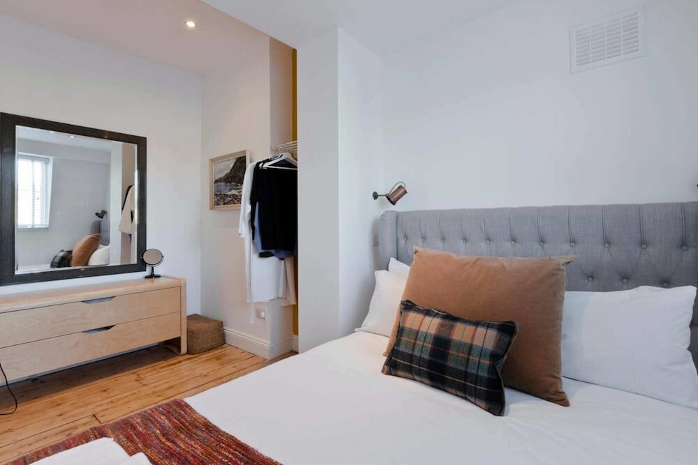 Фото Bright and Modern Bayswater Apartment