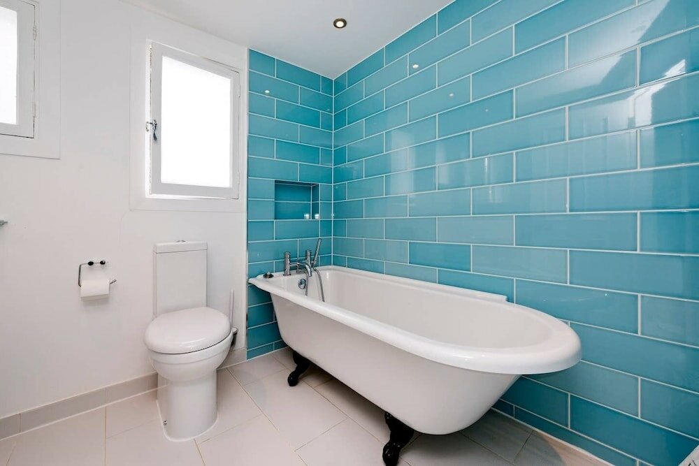 Фото Bright & Spacious 5 Bed House in Charming Putney