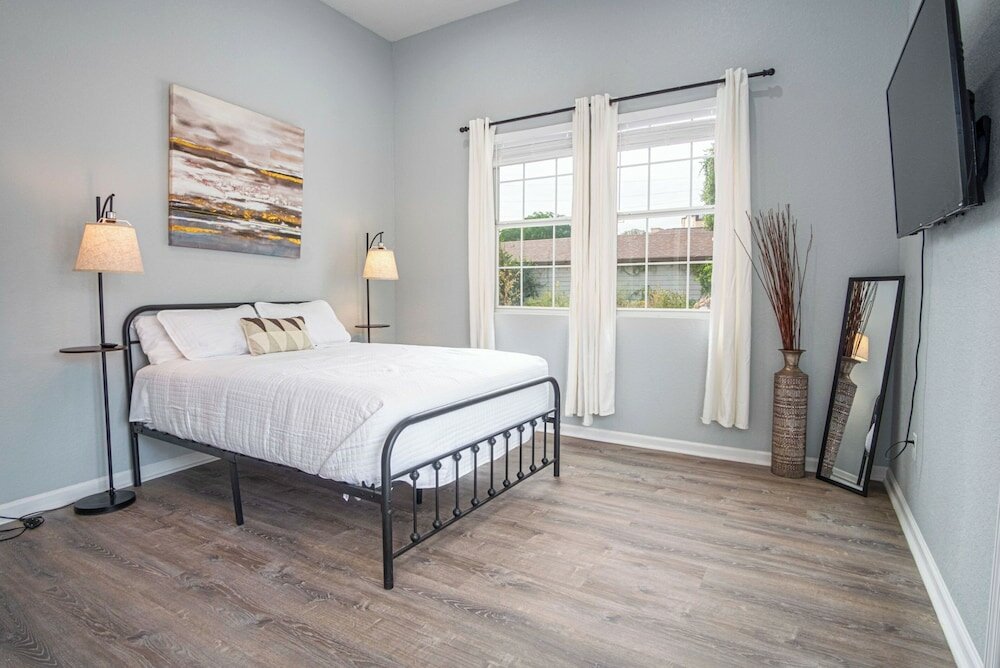 Фото Charming 3br/2ba Gem Close to Downtown Riverwalk