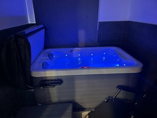 London Luxury Apartments with Jacuzzi Hot tub & Sauna