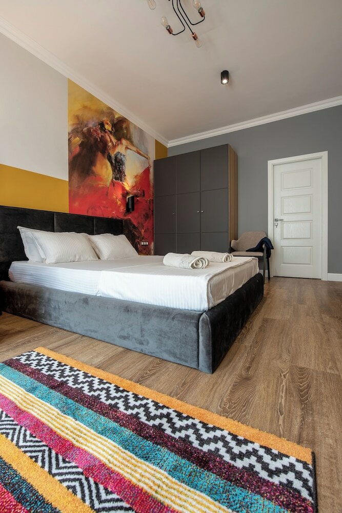 Фото Luxury & Unique-Top Center Apt. - 3bdr