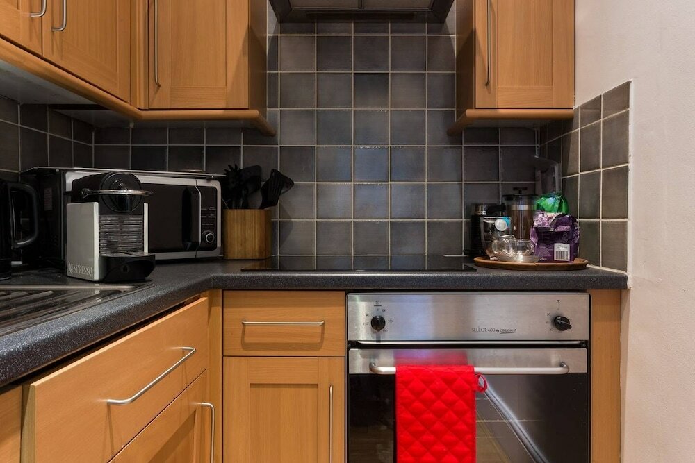 Фото Bright and Beautiful 2 Bed Flat Near Hyde Park