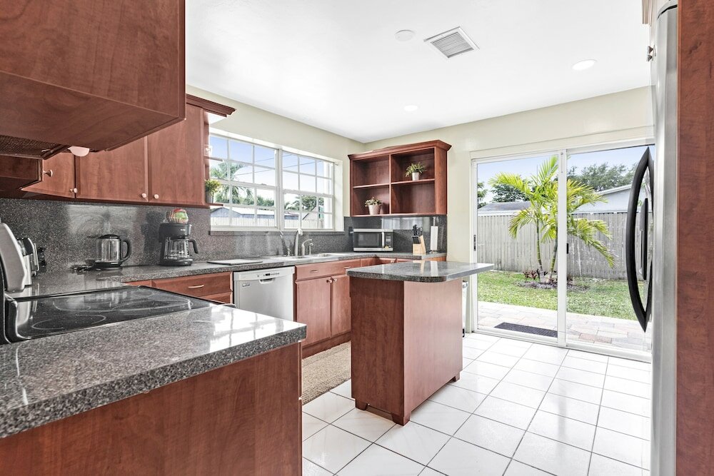 Фото Dania Hills w Pool 10 min to Beach