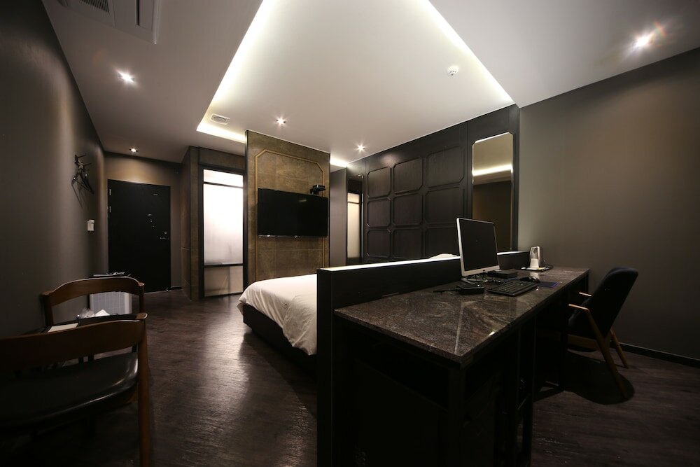 Фото Brown Dot Hotel Beomil