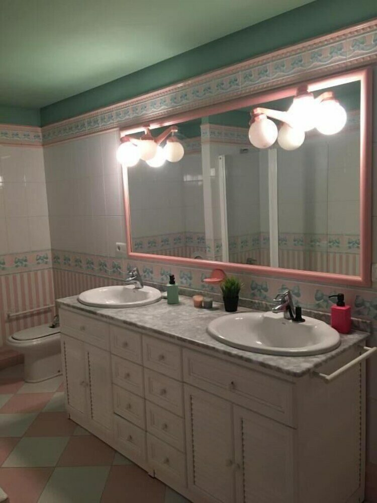 Фото Wish-Suite San Jacinto de Sevilla Apartment