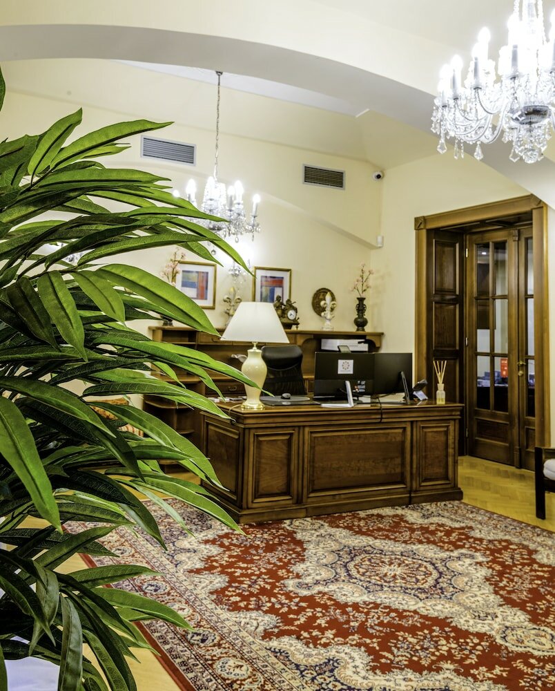 Фото Fleur De Lis Hotel