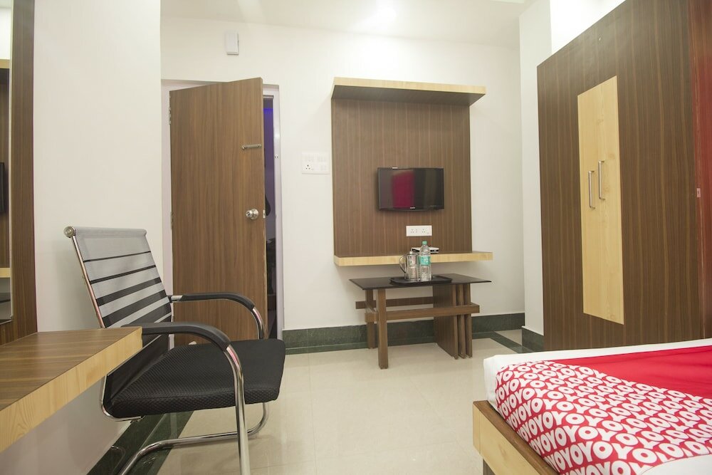 Фото Oyo 27907 Greater Kailash The Palace