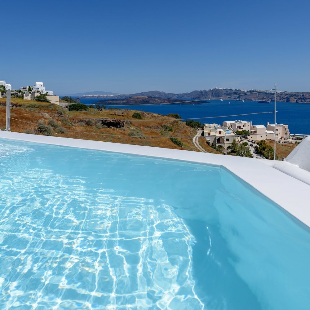 Фото Earino Suites & Villas