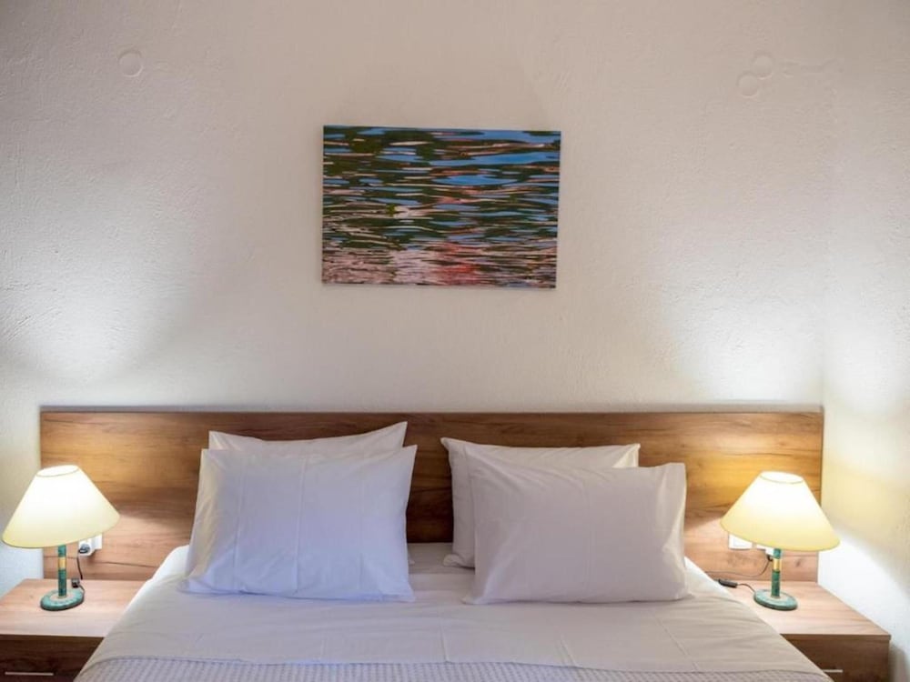 Фото Atalanti Seaside Junior Suites