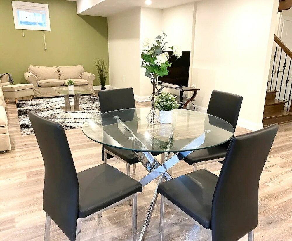 Фото Brand New Walk Out Bsmt Apt Near Beach