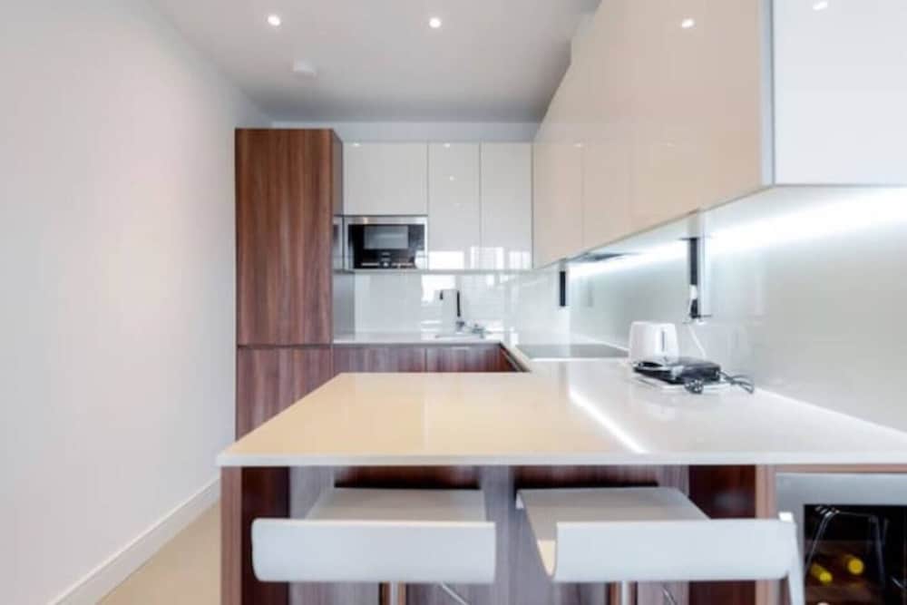 Фото Battersea Reach Luxury Apartments