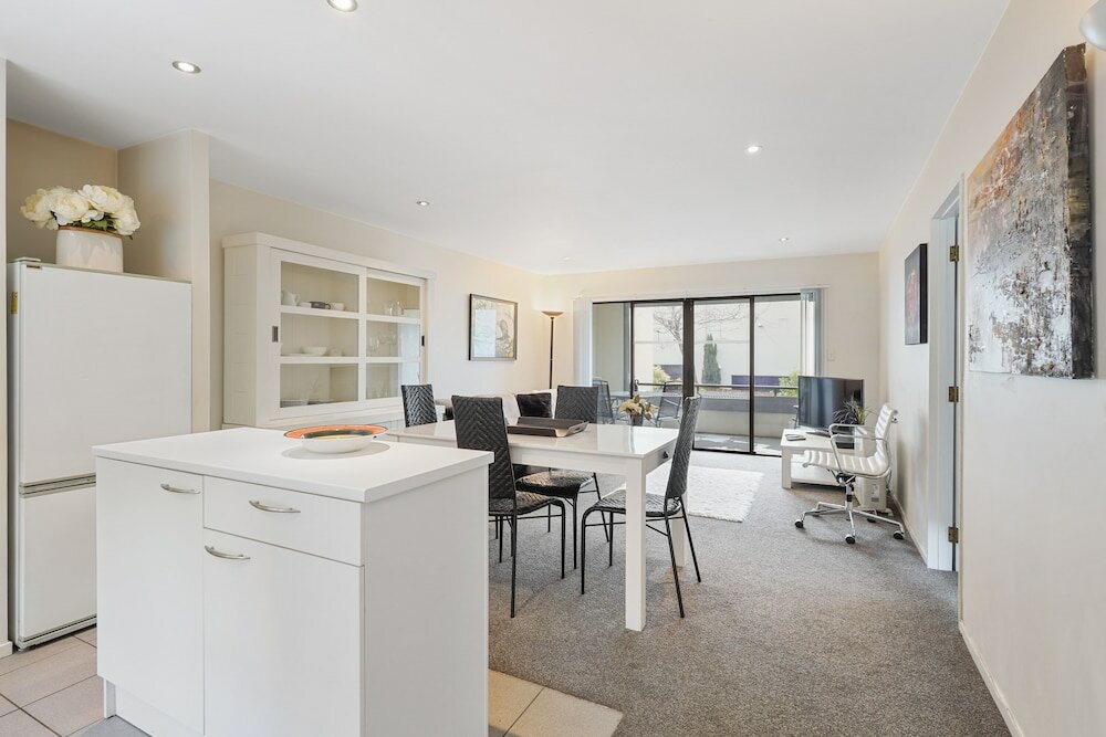 Фото Stylish Central 2br Apt nr Hospital