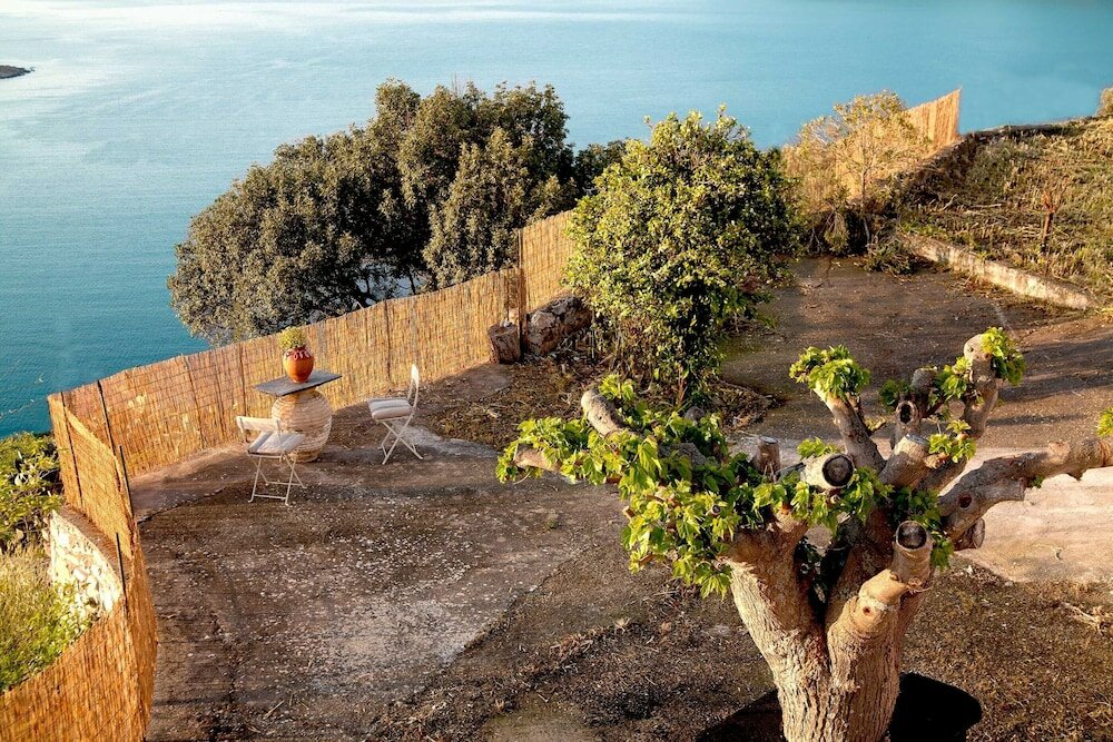 Фото Unique Hideaway with Serene Panoramic views