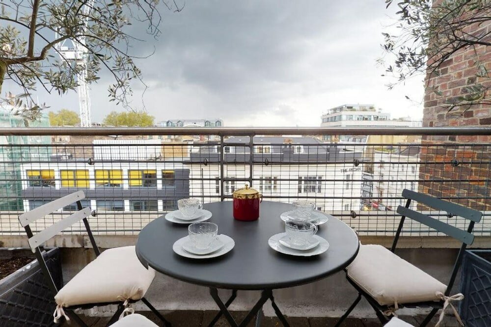 Фото Short let - Penthouse Apartment With West-facing Terrace