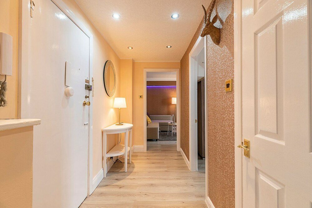 Фото Elegant 3 Bedrooms Apartment Near Hyde Park & Oxford St