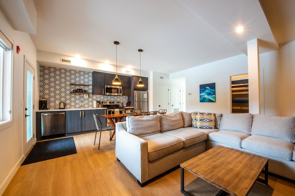 Фото Basecamp Resorts Revelstoke