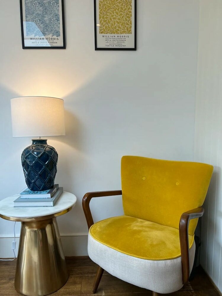 Фото Gorgeous 3 Bedroom Home in Quaint Southfields