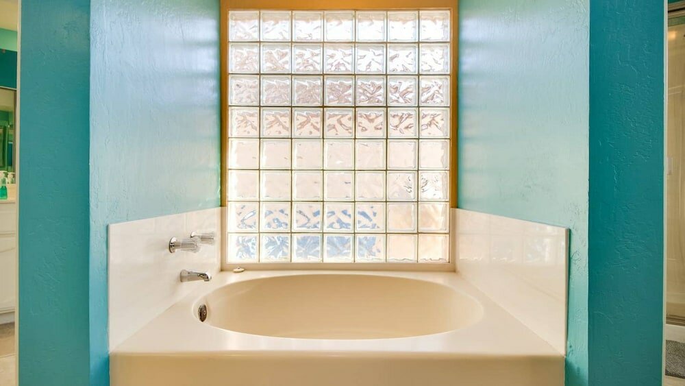 Фото North Phoenix 6 Bedroom With Guest House & Pool!