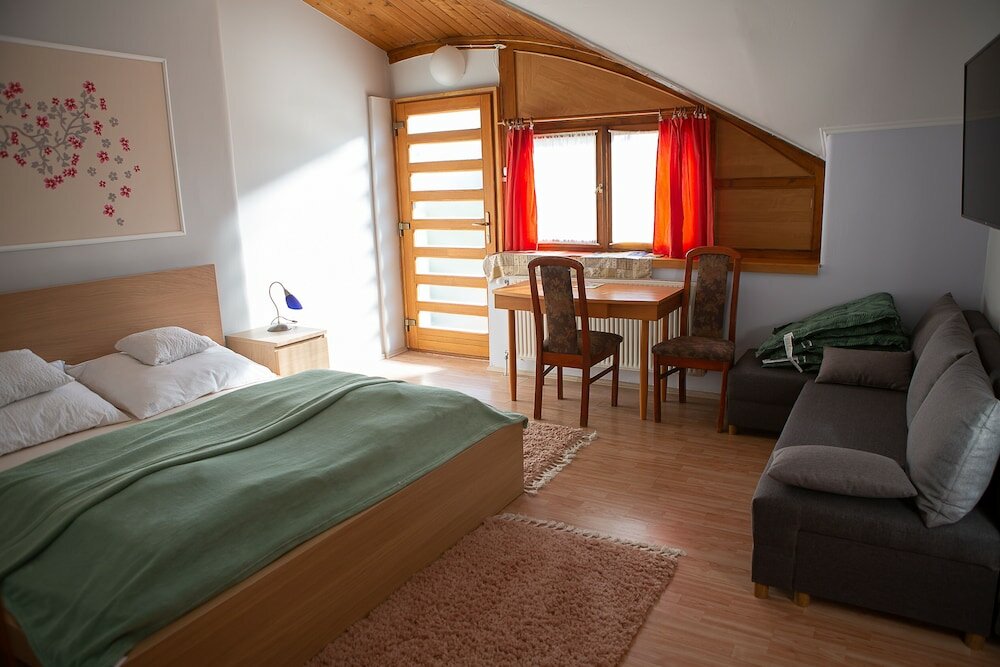 Фото Hunyadi Panzió- Apartmanház