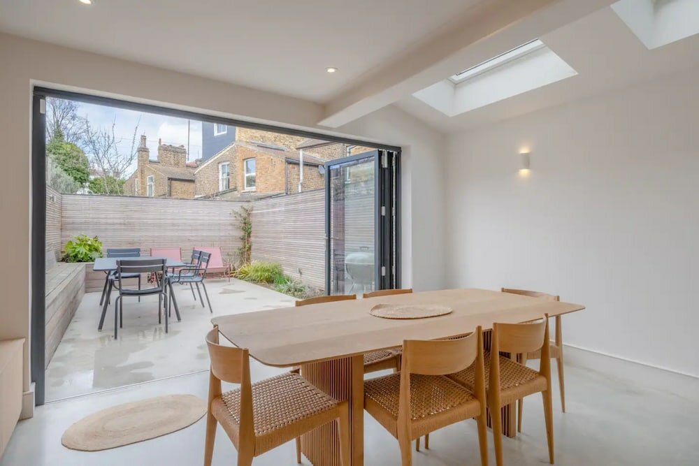 Фото Beautiful Minimalistic 2bd House - Victoria Park