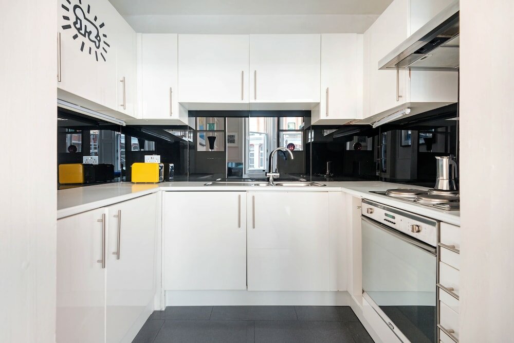 Фото Chic Chelsea Home near South Kensington by UnderTheDoormat