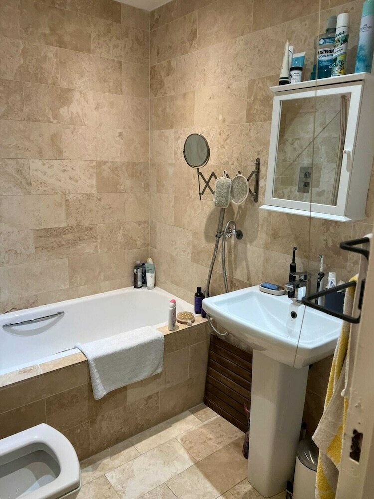 Фото Tranquil 1 Bedroom Apartment With River View