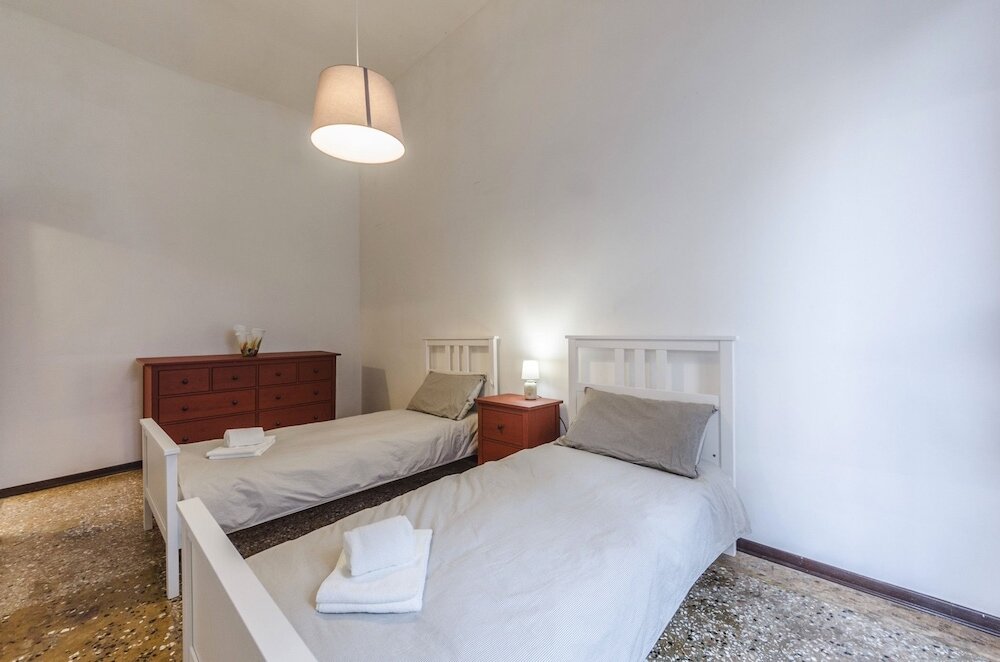 Фото Maurizio House