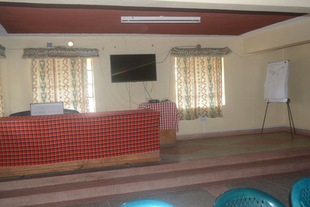 Фото Maendeleo Parkview Hotel