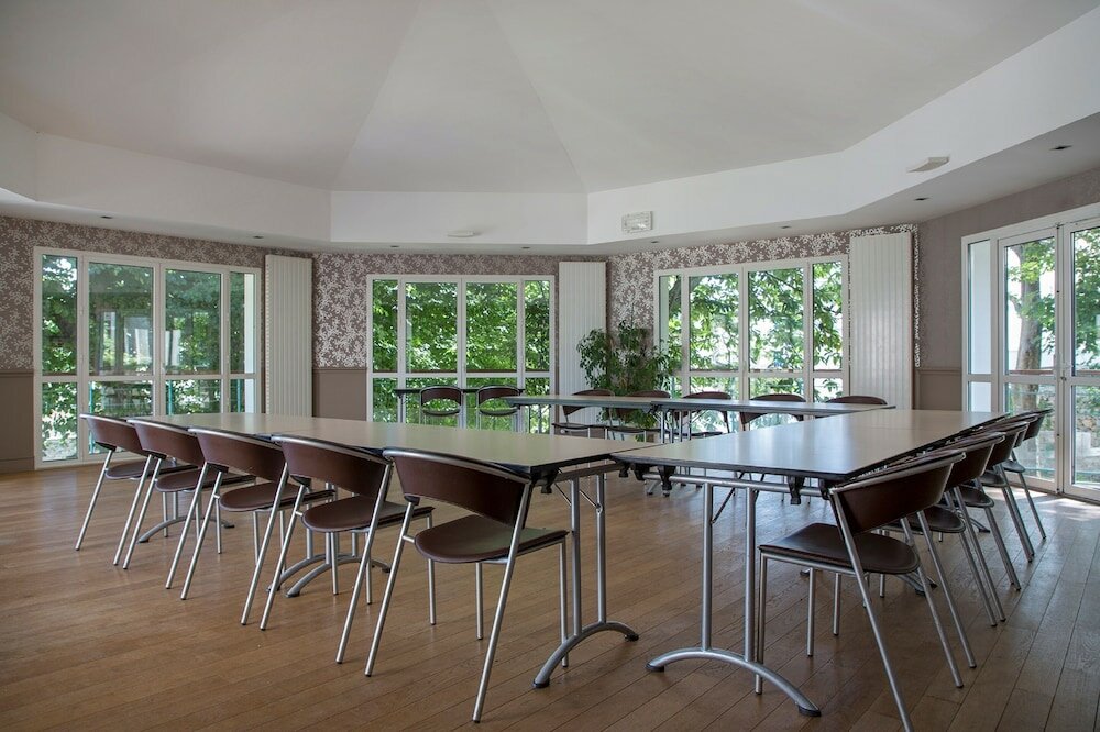 Фото Clos de Vallombreuse, The Originals Relais